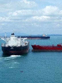Tankers Almost Collided in Singapore 