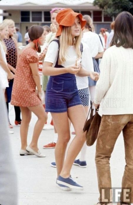 High School Fashion in 1969 , part 1969