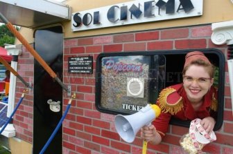 The smallest cinema powered by the sun