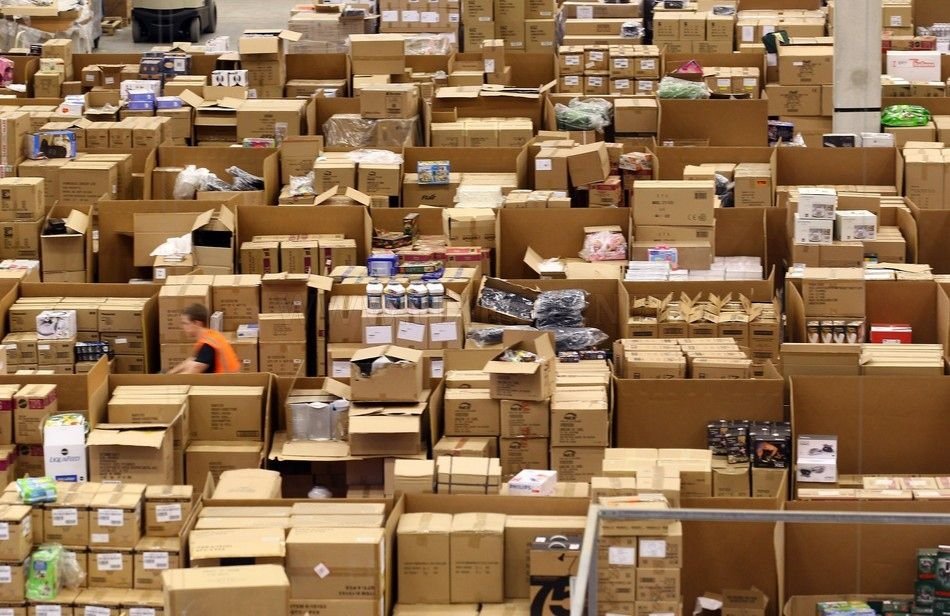 Amazon.com’s Gigantic Warehouse (12 pics)