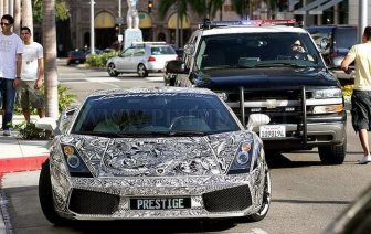 Cop Stops Lamborghini Prestige