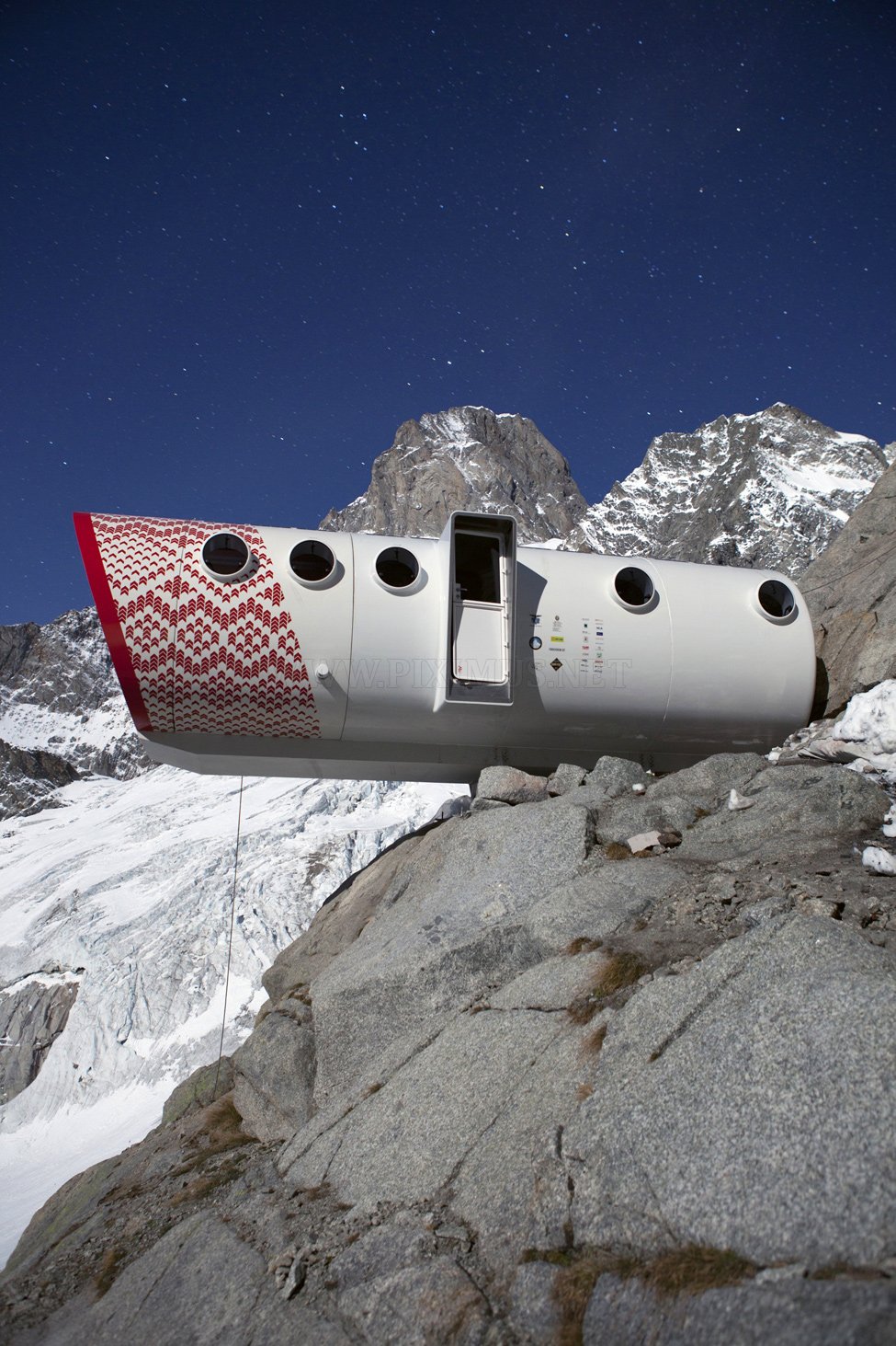 Refuge Gervasutti - a haven for rock climbers in the Alps