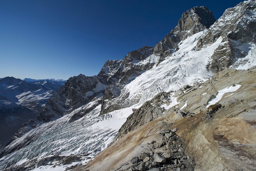 Refuge Gervasutti - a haven for rock climbers in the Alps