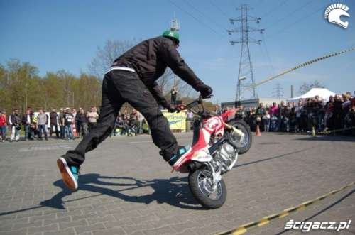 Mini Bikes Stunts