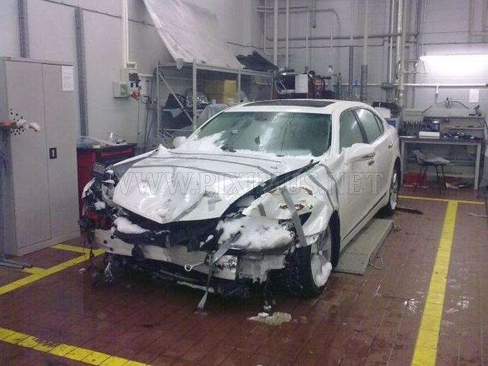Crashed Lexus LS600HL
