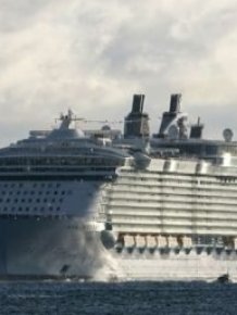 Allure of the Seas - the biggest cruise ship