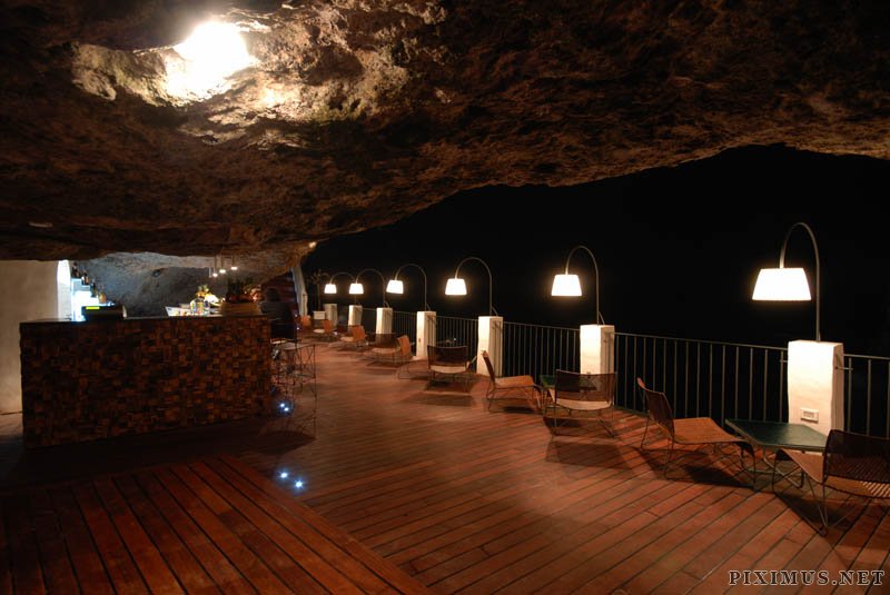 Grotta Palazzese - Restaurant in the rock
