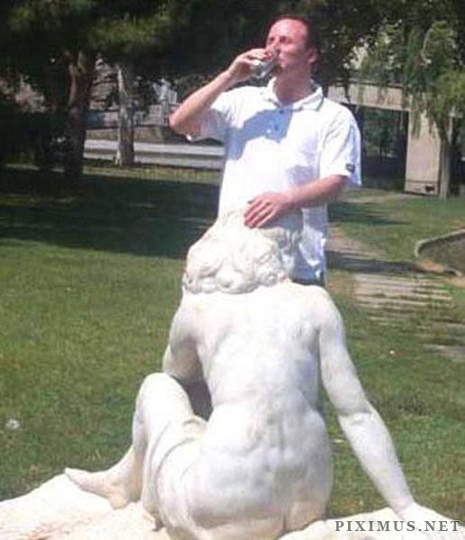 Ridiculous Photos with Statues  