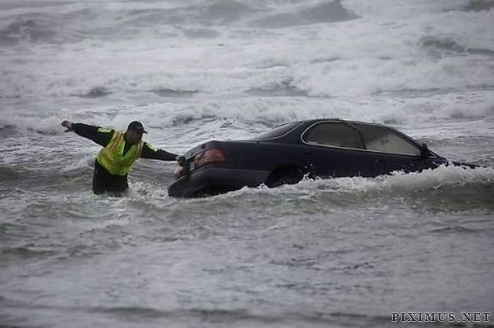 Driver Drove Her Car Into the Ocean | Vehicles