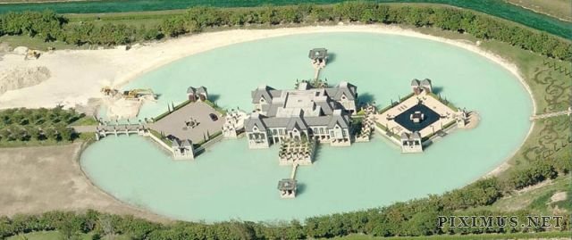 Amazing and strange mansion in Miami