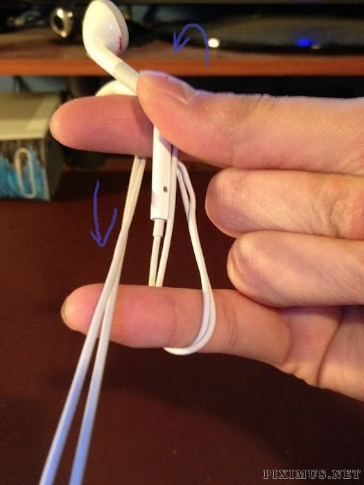 Simple and Useful Method of Tying Headphones 