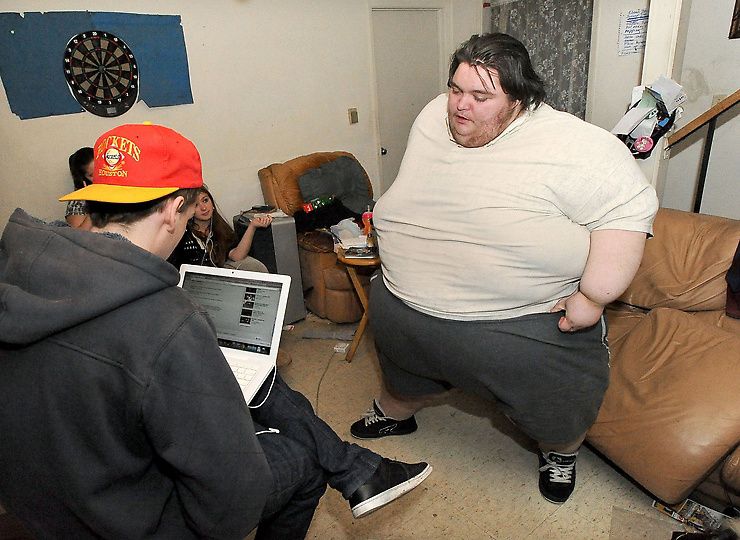 Obese Man Turns to Social Media 