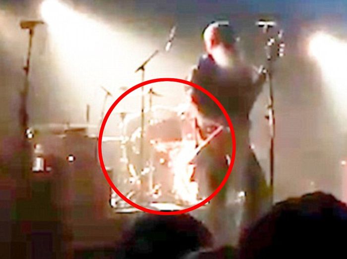 This Was The Eagles Of Death Metal Concert Minutes Before The Paris Attacks