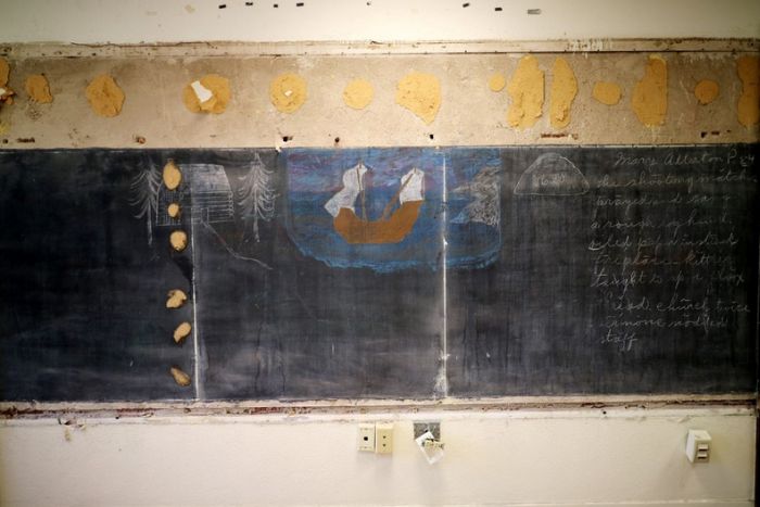 Teachers Find 100 Year Old Writing On An Oklahoma City Blackboard