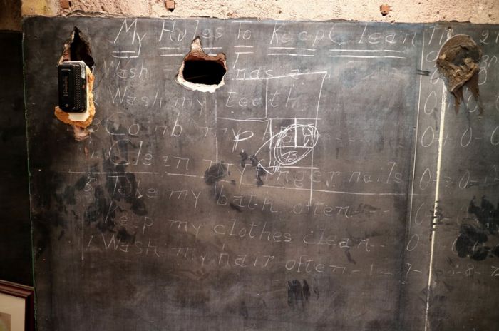 Teachers Find 100 Year Old Writing On An Oklahoma City Blackboard