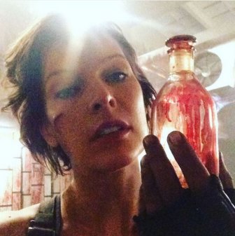 Milla Jovovich Shows Off Her Old Alice Look From The Resident Evil Set