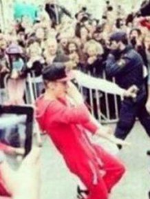Justin Bieber Fans Literally Kiss The Ground He Walks On