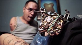 Meet Brian Tagalog The Man Who Creates Tattoos With His Feet