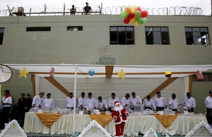 Inmates Celebrate Christmas In A Peruvian Prison