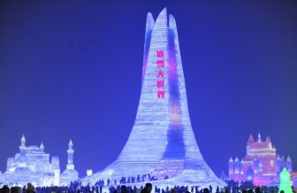 China's Winter Festival Lights Up The Night Sky