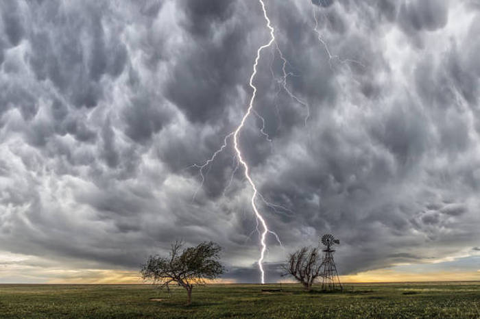Enjoy The Beauty Of Nature With These Stunning Storm Photographs