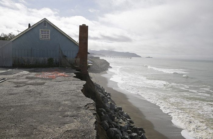 Residents Are Evacuating Because The Coast Of California Is Crumbling