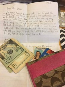 Little Boy Gives Girl A Sweet Note When Returning Her Lost Wallet