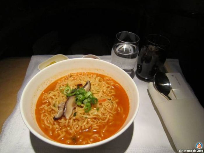 People Who Fly First Class Get To Eat The Most Delicious Meals
