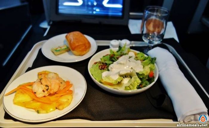 People Who Fly First Class Get To Eat The Most Delicious Meals