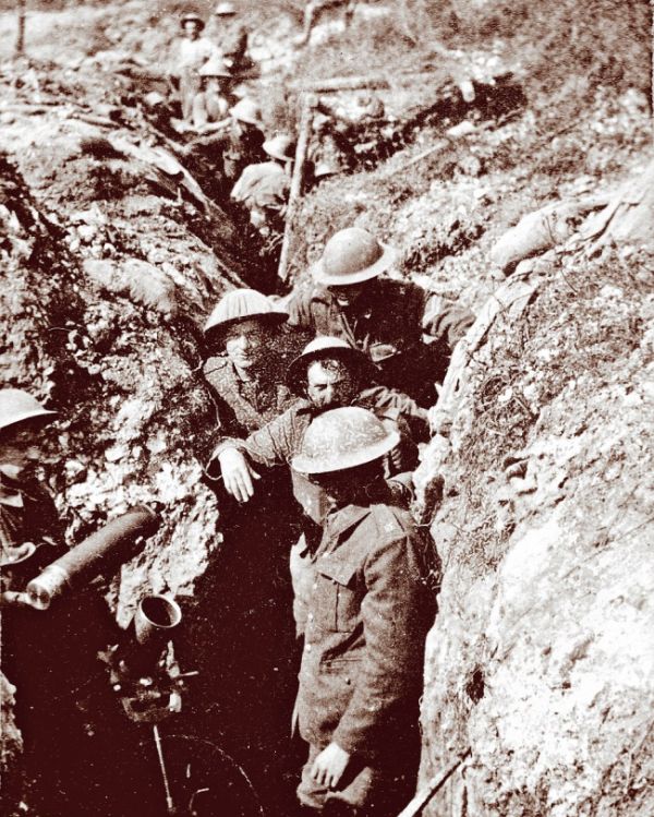 Rare Photos Show Soldiers In The Trenches During The Battle Of Somme