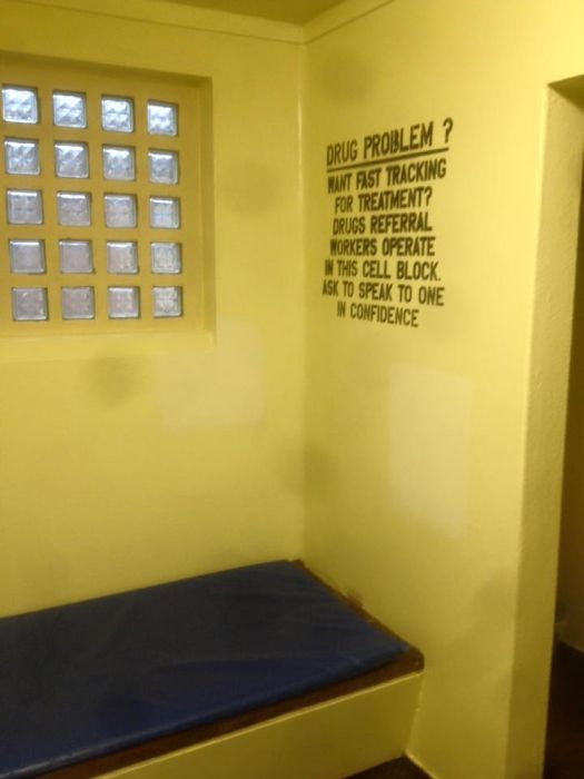 Prisoner Gives Jail Cell A Four-Star Review On Facebook