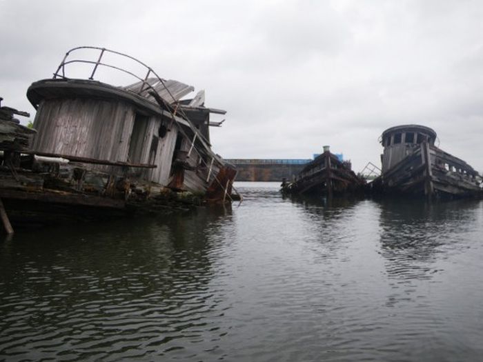 A New York City Harbor Has Become A Graveyard For Old Ships