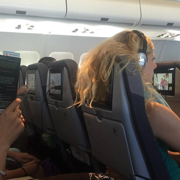 Situations Everybody Tries To Avoid While Flying On An Airplane