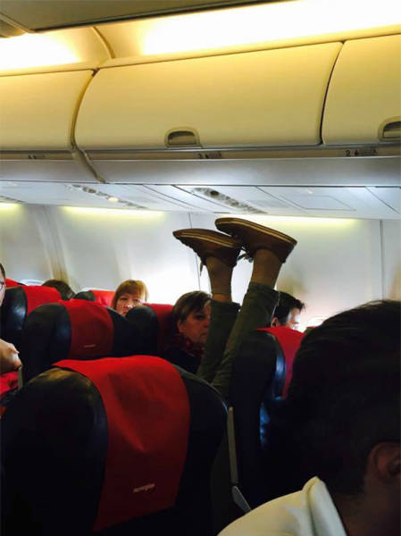 Situations Everybody Tries To Avoid While Flying On An Airplane