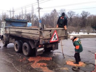 How Russians Repair Holes In The Road