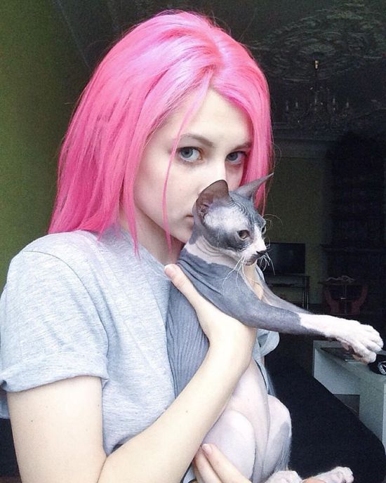 Russian Girl Is Going Viral Because Of Her New Rainbow Cat Undercut