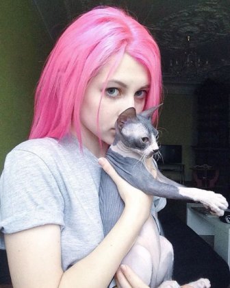 Russian Girl Is Going Viral Because Of Her New Rainbow Cat Undercut
