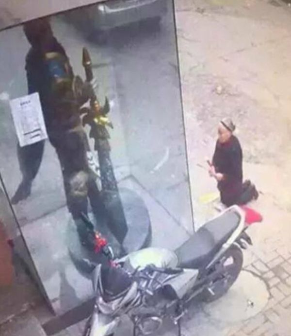Old Woman Mistakenly Prays In Front Of A Video Game Character's Statue