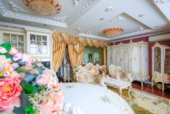 Tiny Apartment Gets Turned Into A Royal Palace