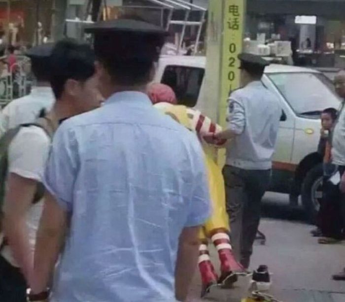 A Ronald McDonald Statue Has Been Arrested By Police In China