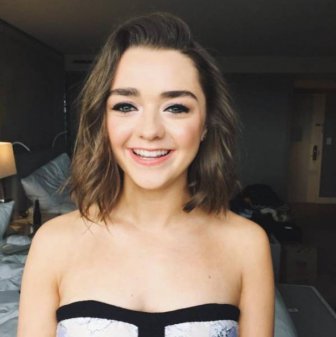 Maisie Williams Surprised Some Fans By Crashing A Game Of Thrones Viewing Party