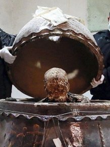 Buddhist Monk Gets Mummified And Turned Into A Gold Statue