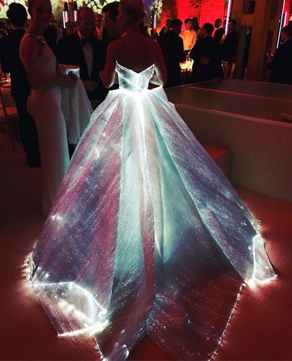 Claire Danes Showed Up To The Met Gala In A Glowing Dress