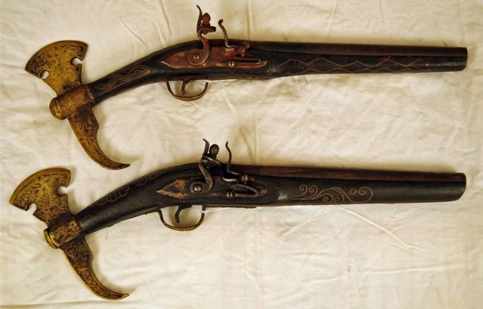 Old School Weapons That Serve Multiple Purposes