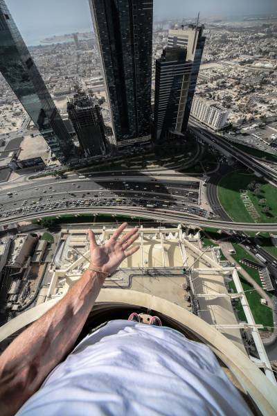 Daring Russian Man Takes Stunning Pictures From The Rooftops Of Skyscrapers