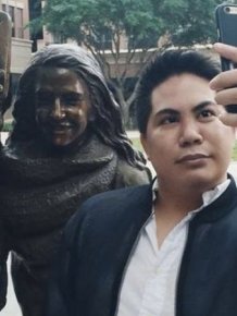 Texas Town Erects Selfie Taking Statue In Front Of City Hall