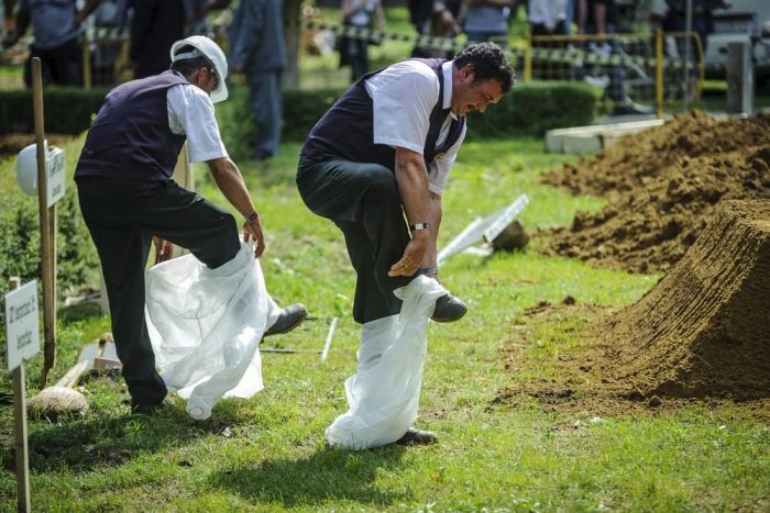First National Gravedigging Competition Held In Debrecen