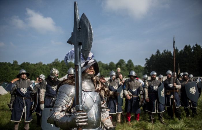 Fans Gather In The Czech Republic To Reenact A Battle From The Hobbit