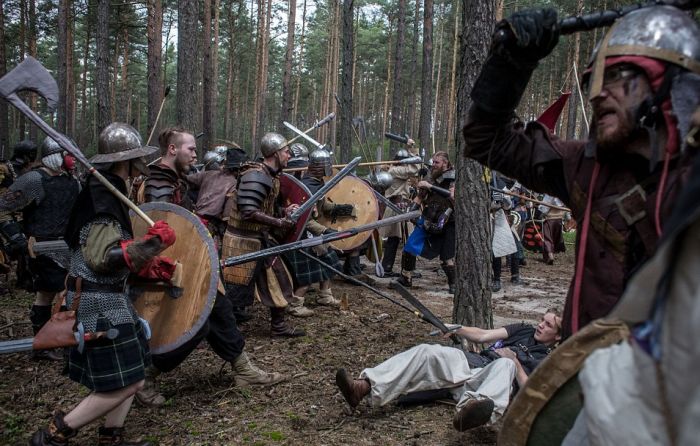 Fans Gather In The Czech Republic To Reenact A Battle From The Hobbit