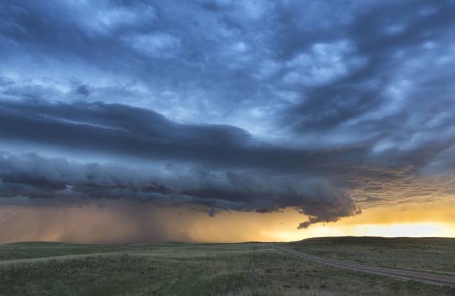 Breathtaking Weather Photos From Storm Chaser Kelly DeLay